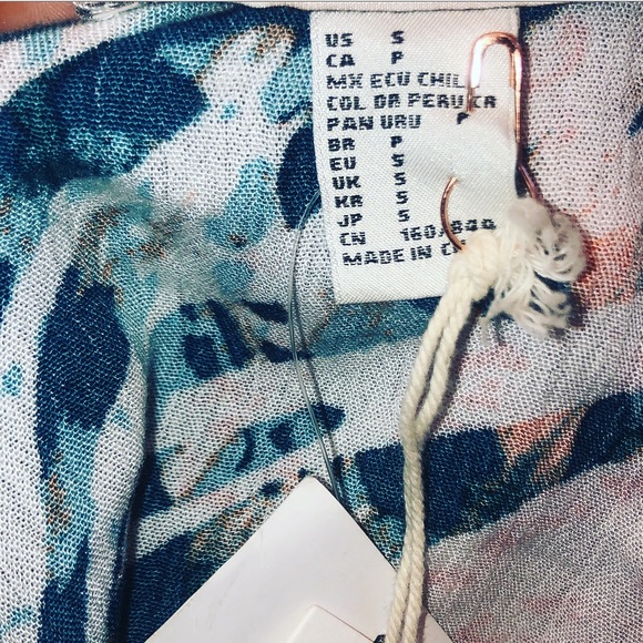 Plunging Floral Maxi Dress 🌸FOREVER 21 size small - Picture 3 of 7